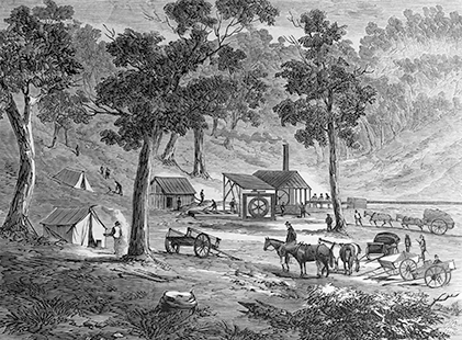 Black-and-white engraving of the Almanda mine surface plant in a gum-tree valley; a large shed housing the steam engine and stamp battery stands in the centre, a tent camp is visible on the left, horse-drawn wagons loaded with ore are in the foreground, and workers are scattered across the site with hills rising behind