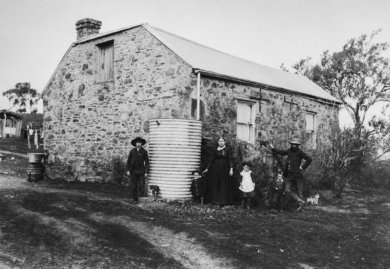 Glenheath homestead, 1896, with the Liston family and water tank