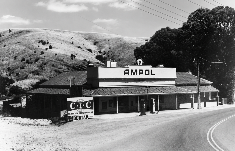 The Horseshoe building as Ferris's service station, 1944