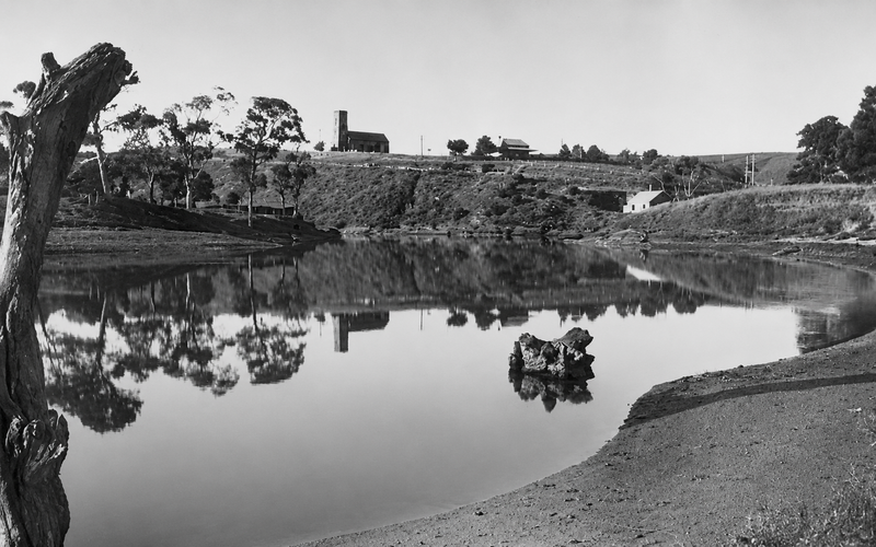 Onkaparinga River at Noarlunga, 1950, with flood marker tree stump