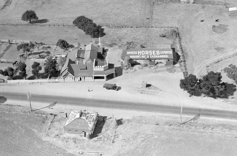 Aerial view of the Victoria Hotel, Tapley's Hill, 1935